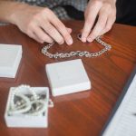 Какой подарок можно сделать учительнице