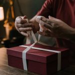 Каким мужчинам дарят подарки
