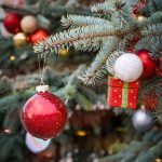 Какой подарок подарить женщине 50 лет